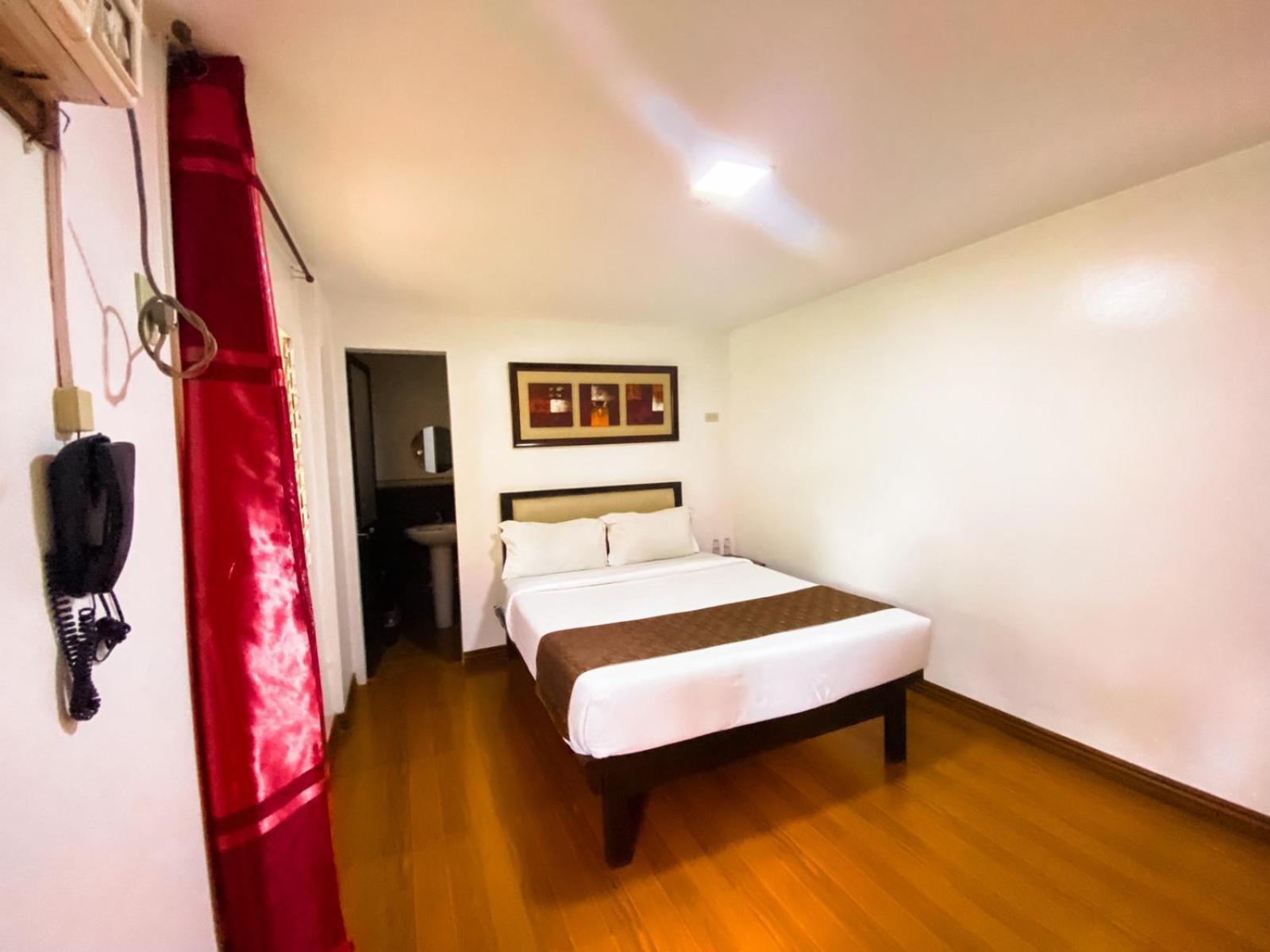 Hortz Hotels And Resorts Tagaytay City ภายนอก รูปภาพ